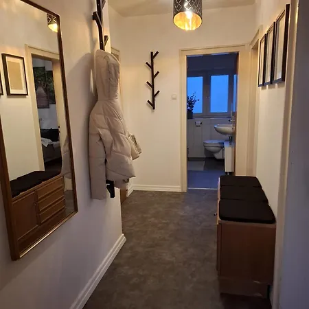 Zentrales Gemuetliches Fuer 2 - 6 Personen *